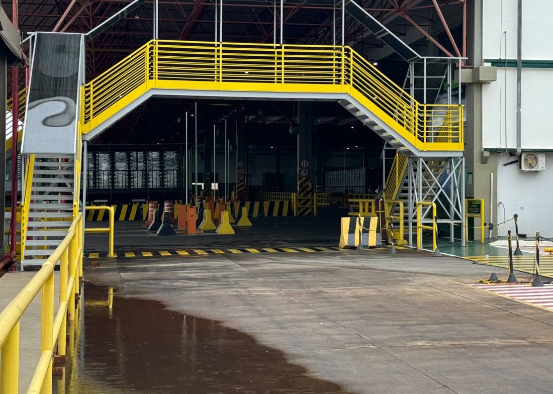 Passarela com escadas